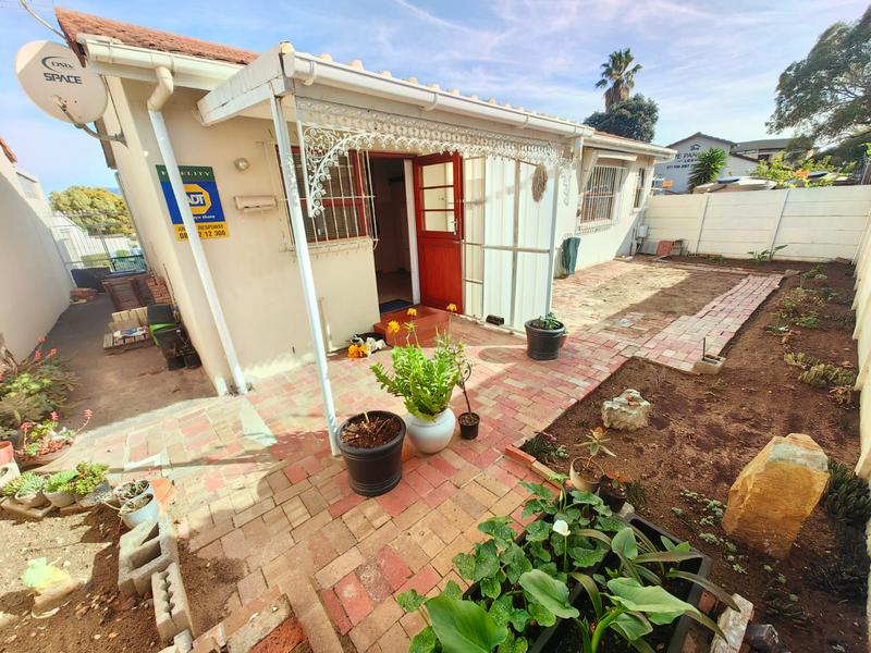 3 Bedroom Property for Sale in Panorama Western Cape